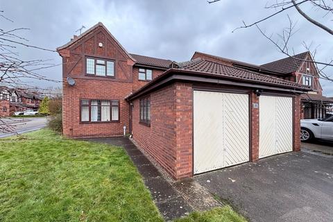 4 bedroom detached house to rent, Halstead Grove, Solihull
