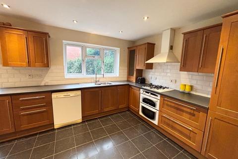 4 bedroom detached house to rent, Halstead Grove, Solihull