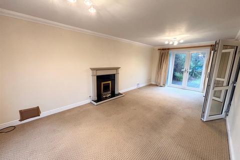 4 bedroom detached house to rent, Halstead Grove, Solihull