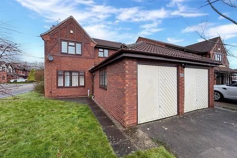 4 bedroom detached house to rent, Halstead Grove, Solihull