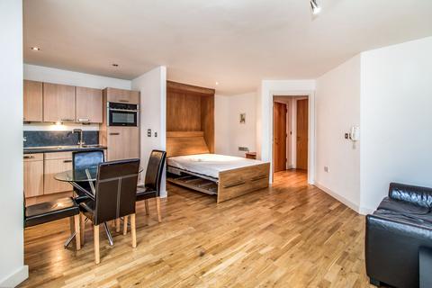 Studio to rent, Fernie Street, Manchester, M4