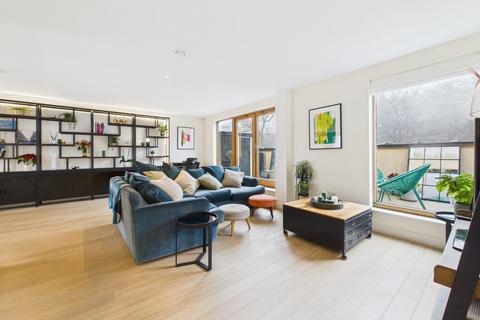 undefined, Cliveden Gages, Taplow, Maidenhead, Buckinghamshire, SL6