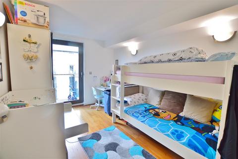 2 bedroom flat to rent, Mosaic Apartments