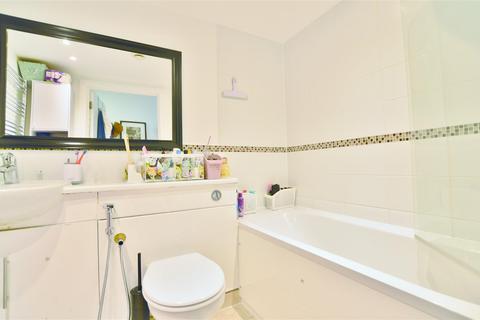2 bedroom flat to rent, Mosaic Apartments