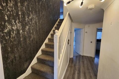 4 bedroom detached house to rent, Ellergreen Road, Hindley Green, Wigan