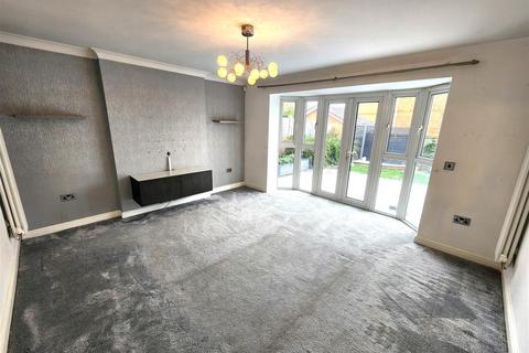 4 bedroom detached house to rent, Ellergreen Road, Hindley Green, Wigan