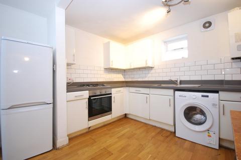 3 bedroom property to rent, Balham High Road, Tooting Bec SW17