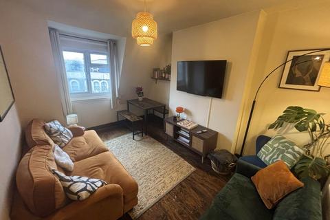 2 bedroom flat to rent, Clissold Crescent, Stoke Newington, London
