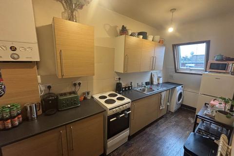 2 bedroom flat to rent, Clissold Crescent, Stoke Newington, London