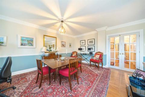 2 bedroom flat for sale, Holst Mansions, London SW13