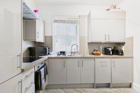 2 bedroom flat to rent, Brunswick Place, Hove