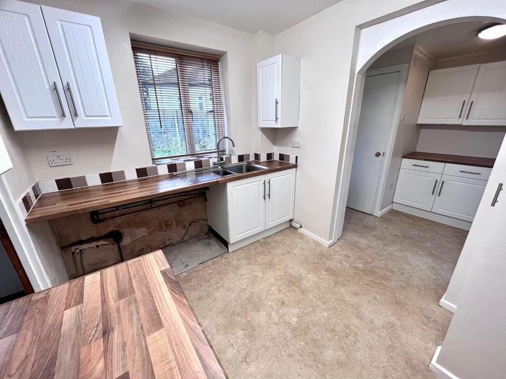 KITCHEN 2.jpg