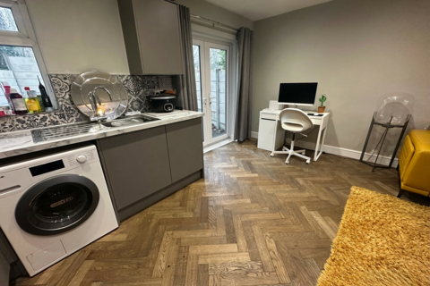 2 bedroom semi-detached house for sale, Lower Green, Tipton DY4