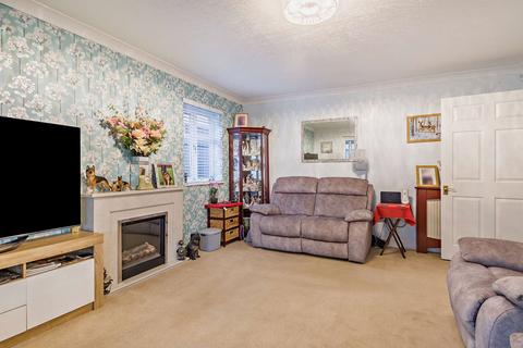 3 bedroom bungalow for sale, Kingston Mews, Clacton-on-Sea, CO15