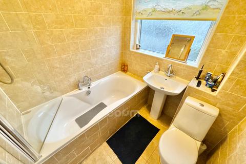 3 bedroom detached house for sale, 30 Crummock Gardens, Beith, KA15