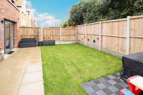 3 bedroom semi-detached house for sale, Cheshire Walk, Basildon, Essex, SS14