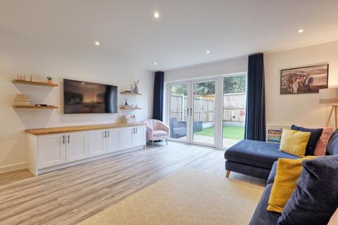 3 bedroom semi-detached house for sale, Cheshire Walk, Basildon, Essex, SS14
