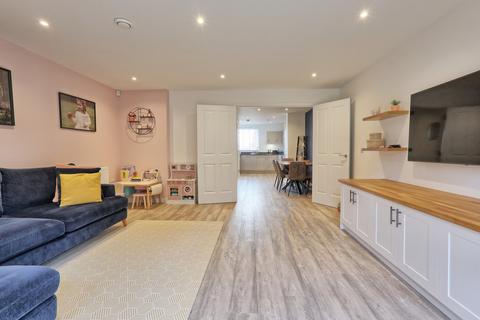 3 bedroom semi-detached house for sale, Cheshire Walk, Basildon, Essex, SS14