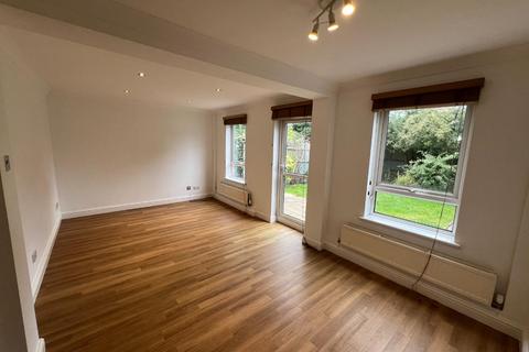 3 bedroom semi-detached house to rent, Loughton