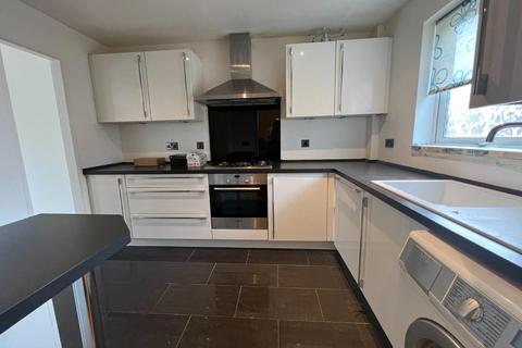 3 bedroom semi-detached house to rent, Loughton
