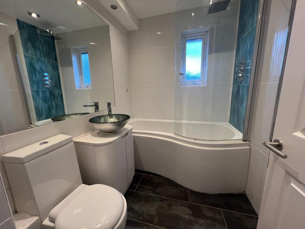 Bathroom.JPG