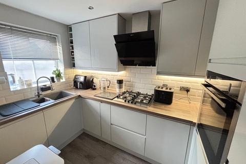3 bedroom end of terrace house for sale, Lamplighters Walk, Trowbridge BA14