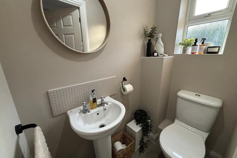 3 bedroom end of terrace house for sale, Lamplighters Walk, Trowbridge BA14