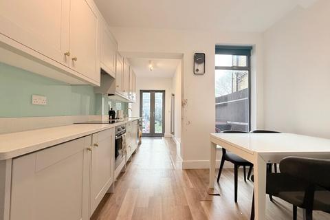 2 bedroom terraced house to rent, Acacia Road, Beckenham BR3