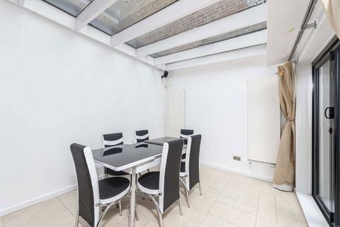 undefined, Askew Crescent, London W12