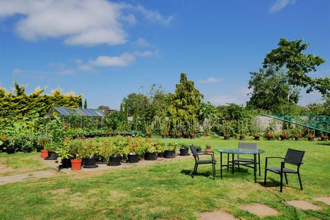 5 bedroom detached house for sale, Warren Crescent, Calne