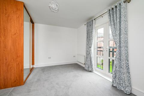 2 bedroom apartment to rent, Kenley Place, Queensgate, GU14