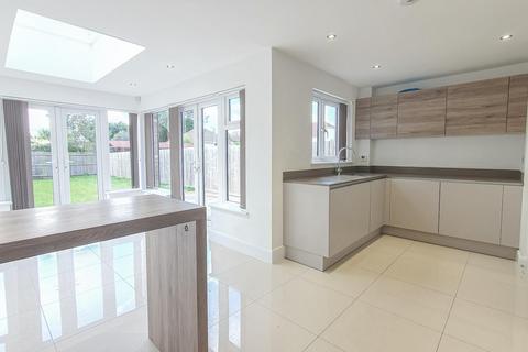 4 bedroom semi-detached house to rent, Picardy Close, Dobbs Weir, Hoddesdon