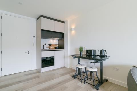Studio to rent, Greenhill Way, Harrow HA1