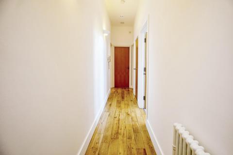 2 bedroom flat to rent, Thrawl Street, E1