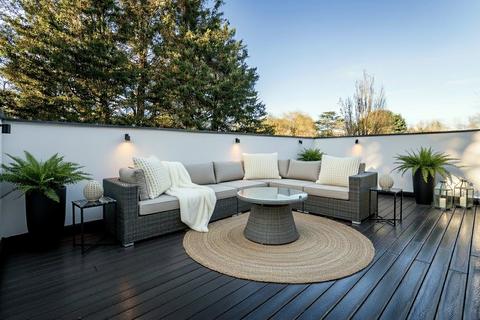 undefined, Kingfield Green, Surrey GU22