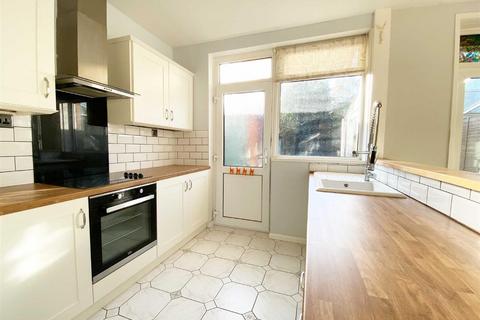 3 bedroom terraced house to rent, Lucas Avenue, York