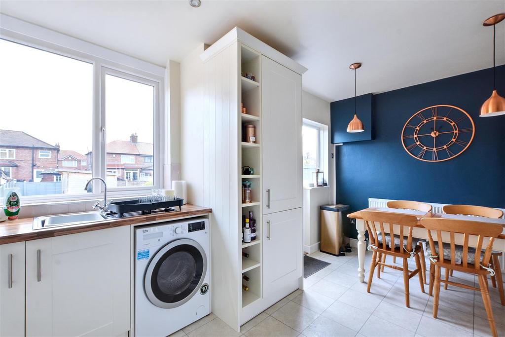 Kitchen 2.jpeg