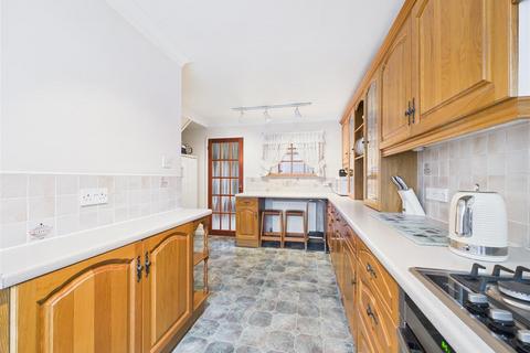 2 bedroom terraced house for sale, Avern Road, West Molesey