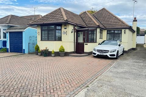3 bedroom detached bungalow for sale, Rayleigh Road, Eastwood