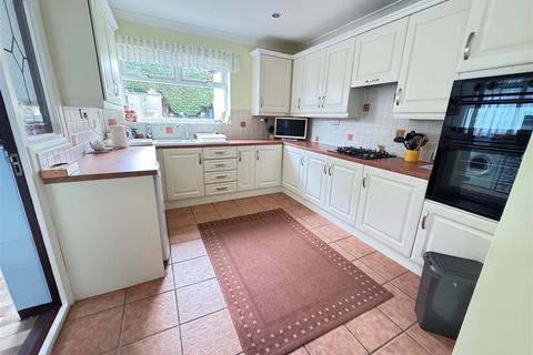 3 bedroom detached bungalow for sale, Rayleigh Road, Eastwood