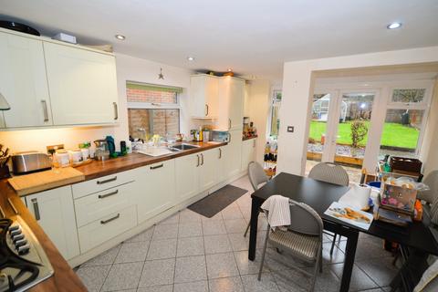 3 bedroom semi-detached house to rent, Bagshot Green, Bagshot