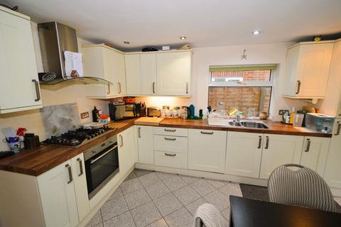 3 bedroom semi-detached house to rent, Bagshot Green, Bagshot