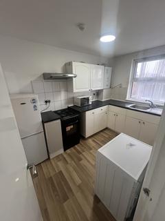4 bedroom flat to rent, High Road Leytonstone, London E11