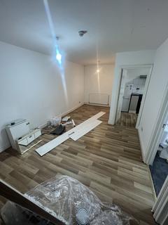 4 bedroom flat to rent, High Road Leytonstone, London E11