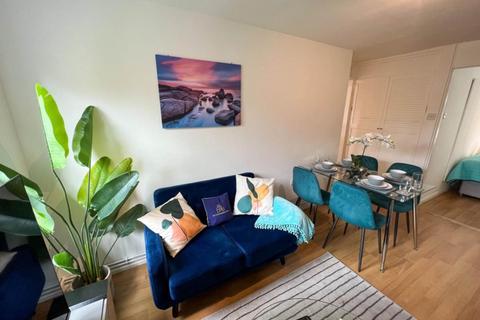 2 bedroom flat to rent, St Peters Way, Milton Keynes MK13