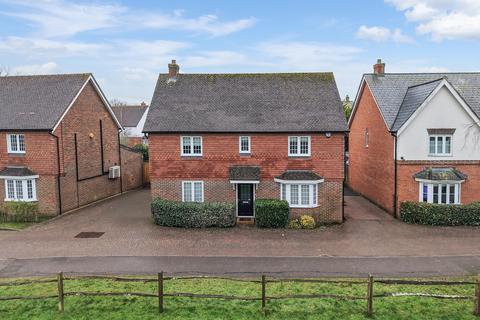 4 bedroom detached house for sale, Haine Close, Horley, Surrey, RH6