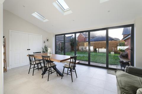 4 bedroom detached house for sale, Haine Close, Horley, Surrey, RH6