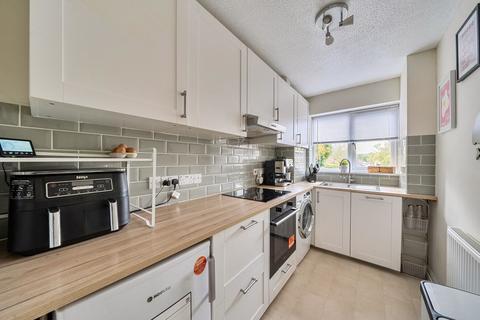 2 bedroom ground floor flat for sale, Charlton Road, Andover, SP10 3LQ