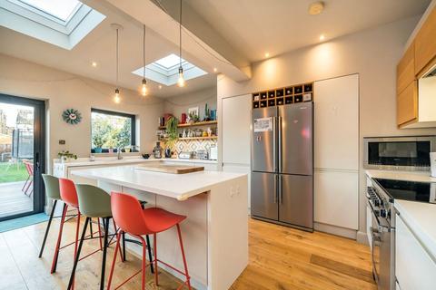 3 bedroom semi-detached house for sale, Shelbury Road, London SE22