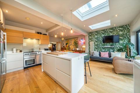 3 bedroom semi-detached house for sale, Shelbury Road, London SE22
